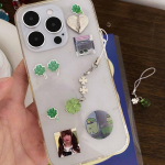 K&auml;sitsi valmistatud helmestega telefonikett, neljaleheline mobiiltelefonide amulett, v&auml;rviline v&otilde;tmehoidja, CD-plaadi, dekoratiivne ripats mobiiltelefoni amulett