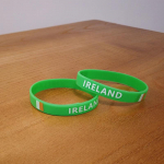 2tk Iirimaa lipp Silikoonist K&auml;ev&otilde;ru Sport K&auml;epaelad Randmepael K&auml;epael Meeste Naiste Kummipael korvpalli Jalgpallif&auml;nnidele Moeaksessuaarid 2pcs