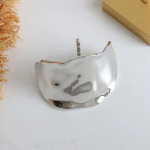 Bohemia stiilis hobusesaba pannal Lihtne metallist vasest valatud n&otilde;gus ja kumer k&auml;sit&ouml;&ouml; juuksepandla retroklamber juuksehark juuksestiili klamber