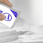 Autodele m&otilde;eldud kleebiste eemaldaja s&uuml;gavpuhastav autoliimi eemaldaja 50 ml mahlaeemaldaja autodele. CHINA