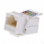 Mooduli pistik Interneti-andmete kaudu Valge