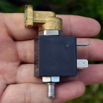 9000Bh Ac230V 2-positsiooniline 3-suunaline elektriline messingist solenoidklapp, tavaliselt suletud t&uuml;&uuml;p kohvimasina auruvee jaoks