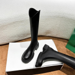 Pikad saapad naiste uued talvised paksu tallaga ratsasaapad naiste paksu kontsaga temperamendikad on saledad ja pikad valged k&otilde;rged saapad 39