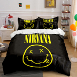Nirvana logo must ja kollane voodipesukomplekt Voodipesukomplekt (1 tekikott, 2 padjap&uuml;&uuml;ri, tekk ei kuulu komplekti) 135x200cm