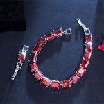 CMM ristk&uuml;likukujulised kuupmeetrist tsirkooniumoksiidist tennisek&auml;ev&otilde;rud j&otilde;uludeks s&uuml;nnip&auml;evaks rubiin