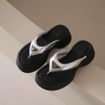 Paksu talla kiiludega pl&auml;tud naistele 2023. aasta suve klambriga platvormiga sandaalid, naiste libisemiskindlad rannasussid, t&uuml;drukud, lium&auml;ed 35 must