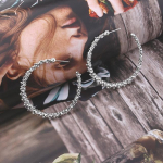 Uus moesuund geomeetrilise kullav&auml;rvi r&otilde;ngask&otilde;rvar&otilde;ngad naistele lihtsad &uuml;mmargused &otilde;&otilde;nsad ripatsid lahtised k&otilde;rvar&otilde;ngad moeehted kingitus