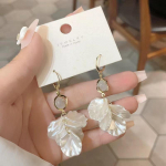 Kerged luksuslikud ni&scaron;i valge kroonlehed stiilsed lillelised k&otilde;rvar&otilde;ngad naistele 1 pair valge