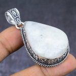 Rainbow Moonstone Gemstone 925 Steling Silver Jewelry Pendant 2.17 d4w78