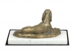 English setter, Lawerack, Laverack - dog figurine, statue on white marble, trophy for Art-Dog dog show exhibition