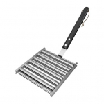 Roostevabast terasest koerarull koos k&auml;epidemega BBQ vorstigrilliga &uuml;htlaseks k&uuml;psetamiseks