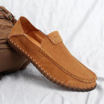 Meeste mokassiinid K&auml;sit&ouml;&ouml;na &otilde;mmeldud mokassiinid Slip-on Meeste lamedad kingad Nahast Vabaaja Kerged Meeste Kingad Igap&auml;evaseks t&ouml;&ouml;le k&auml;imiseks Jalan&otilde;ud S&otilde;idujalan&otilde;ud 38 pruun