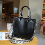 &Uuml;lemise kihiga veisenahast k&auml;ekott Taimkattega nahast Crossbody kott Vintage ehtsast nahast naiste kott. must