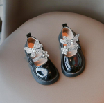 Magus printsess laste nahkkingad liblikatega teemantdekoratsioonid armas &uuml;mara ninaga laste mood t&uuml;drukute mokassiinid mitmek&uuml;lgsed pehmed hingavad 26 must