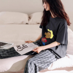 Naiste s&uuml;gis- ja talvepidžaamad L&uuml;hikeste varrukatega p&uuml;kste komplekt Pidžaamad Koduriietus Kirjad Maasikas Ruudulised p&uuml;ksid Pidžaamad Koduriietus M kollane