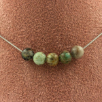 Pierres et Min&eacute;raux. Collier 5 perles Turquoise du P&eacute;rou 8 mm Chaine en acier inoxydable Collier femmes, hommes. Taille personnalis