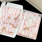 Pidžaama naiste siidist pikkade varrukatega pidžaama pidžaama &uuml;likond, lilledega tr&uuml;kitud Kvaliteetne j&auml;&auml;siidi, saab kanda ka v&auml;ljaspool kodu Pidžaamad XXL