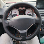 K&auml;sitsi &otilde;mmeldud must mikrokiudnahast libisemisvastane auto roolikatte kate Peugeot 308 3008 408 508 301 307 2008 jaoks 3 Colors Thread