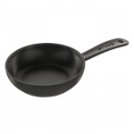 Po&ecirc;le en Fonte - STAUB - 16 cm - Noir - Compatible induction - Durable et r&eacute;sistante aux rayures must