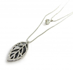 Les Tr&eacute;sors De Lily [N3078] - Collier Cr&eacute;ateur 'Feuille d'Or' noir blanc argent&eacute; must