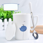 Kruusid, kingitus, kaanega naistele, lusikas Paar kodu&otilde;pilane Lihtne hommikus&ouml;&ouml;gikeraamiline kohvi-teetass meestele