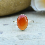 Karneoolist v&auml;&auml;riskivist s&otilde;rmus, k&auml;sit&ouml;&ouml;na valmistatud disains&otilde;rmus, ovaalne s&otilde;rmus, kabo&scaron;oni s&otilde;rmus, kingitus talle, s&otilde;rmus, piduriiete s&otilde;rmus 5