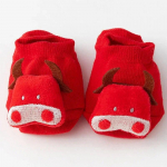 1 paar beebisokid punase v&auml;rvi j&otilde;uluseeria libisemiskindlad p&otilde;randasokid vasts&uuml;ndinud poisile t&uuml;drukule &otilde;hukesed sisep&otilde;randasokid imikutele S