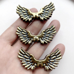 &Uuml;liglamuursed Retro Golden Angel Wings Resin Flat Back Dekoratsioon isetegemine Juveelidega kaunistatud juukseaksessuaarid Dekoratiivsed k&uuml;lalisteraamatu aksessuaarid 4tk/partii kuld