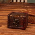 Peen Euroopa vintage puidust v&auml;ike hoiukarp Loominguline rinnam&auml;rk pross ehtekarp imiteerib vana k&auml;sitsi valmistatud lauaehteid 8x6.5x6cm