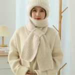 Talvised soojad kootud paksu salliga m&uuml;tsid naistele &otilde;ues k&otilde;rge elastse tuulem&uuml;ts beež