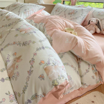 Neljaosaline puhtast puuvillast v&auml;ike v&auml;rske lilleline tekikate &uuml;histoa voodilina Kolmeosaline voodipesu komplekt 1.2m bed