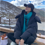 Kollane sulejope Naiste mantel, must kapuutsiga moodne Ameerika t&auml;navariietus Y2K stiilis pardisulgedega naiste l&uuml;hike talveriietus S must