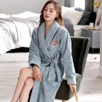 Talvine hommikumantel korallifliisist &ouml;&ouml;s&auml;rk Naiste soojad magamisriided Paksendatud pikk hommikumantel Flanell lahtised vabaajariided koduriided &ouml;&ouml;riided M