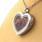 Pierres et Min&eacute;raux. Collier Grenat Rhodolite brut. Mod&egrave;le coeur.