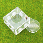 Akr&uuml;&uuml;lsipelgate tegevusala katseklaasi &uuml;henduspesa isetehtud sipelgafarmi s&ouml;&ouml;dakast