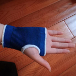 1/2 paari peopesa randme k&auml;e tugi elastne tugiside varrukas spordi side g&uuml;mnastika kindad 2Pairs