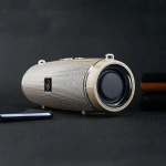 V&auml;liskasutatav kaasaskantav juhtmevaba Bluetooth-k&otilde;lar koos rihmaheliga 3D ruumilise heliga, v&otilde;imsa bassi TWS/FM-raadio/h&auml;&auml;ltantsu boombox kuld