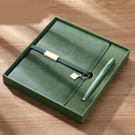 (Logo saab graveerida) Pandlaga A5 &auml;rim&auml;rkmik, &otilde;pilase m&auml;rkmik, koosolekute m&auml;rkmik koos kinkekarbiga, p&auml;evik, ainem&auml;rkmik A5 roheline