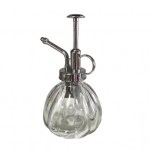 Aurur&otilde;hu t&uuml;&uuml;pi l&auml;bipaistev k&auml;eshoitav kastmiskann k&otilde;rvitsakujuline klaasist pihustuspudel aia k&auml;siinstrument roheline