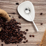 Keraamiline doseerimisanum kohviubade kauss koos kulbiku kaalumahutiga kingituste tee jaoks valge