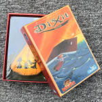 Ingliskeelne versioon Dixit Paari s&otilde;naga peolauam&auml;ng strateegia lauam&auml;ng kaardim&auml;nguasjad quest