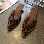 Moodsad Uued Kevadised Terava Ninaga Naiste Muulad Sandaalid Moodsad Kommi V&auml;rvi Daamide Elegantne Kleidisandaalid Ruudukujulise Madala Kontsaga Libisevad Sandaalid 35 beež