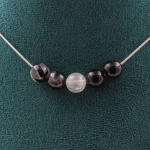 Pierres et Min&eacute;raux. Collier 5 perles Quartz rutile noir 8 mm Chaine en acier inoxydable Collier femmes, hommes. Taille personnalis