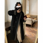 Naised kannavad s&uuml;gisel ja talvel m&otilde;lemal k&uuml;ljel seemisnahast ka&scaron;miirmantlit, keskmise pikkusega krae jakk, paksendatud soe kasukas S hall