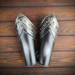 Viikingite metallist raudr&uuml;&uuml;d, barbari cosplay, viikingi kaitseriietuse kost&uuml;&uuml;m, fantaasia k&auml;ekaitse, keskaegsed terasest soomused, lerp-raudr&uuml;&uuml;