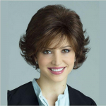 S&uuml;nteetiline l&uuml;hike lokkis parukas kontoris naiste parukad koos tukkidega Naturaalne segatud must pruun naiste parukas igap&auml;evaseks kasutamiseks kuumakindlast kiust must pruun v&auml;rv