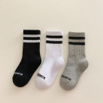 3 paari lastele poistele t&uuml;drukutele m&otilde;eldud sokid, kommid, v&auml;rvid Kawaii multifilmi loomade vasikasokk v&auml;ikelapsele, tudengisokk M