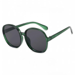 Polariseeritud l&auml;&auml;tsede ja metallraamiga vanad &uuml;mmargused p&auml;ikeseprillid v&auml;litegevusteks