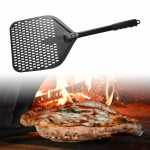 Metallist pitsalabida keeraja spaatel leiva k&uuml;psetamiseks ahjus k&ouml;&ouml;gis short