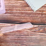 Eemaldatav 6 v&otilde;re l&auml;bipaistva sahtliga plastikust hoiukarp ehete k&otilde;rvar&otilde;nga helmestega kruvihoidja &uuml;mbris vitriinide konteiner